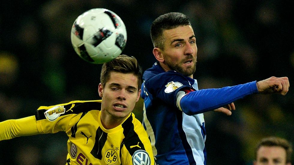 julian weigl borussia dortmund vedad ibisevic hertha bsc berlin german cup dfb pokal 08022017 2cqpbicvb3m1g183xu5gs9ou