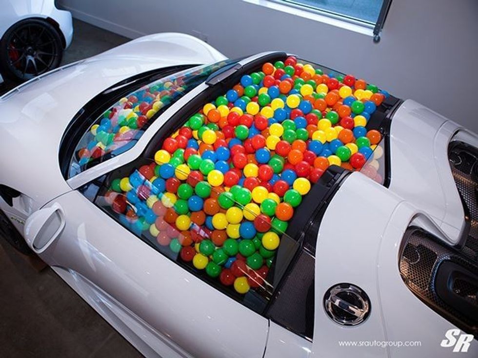 Ka një arsye të veçantë pse Porsce 918 Spyder është mbushur me topa foto 5