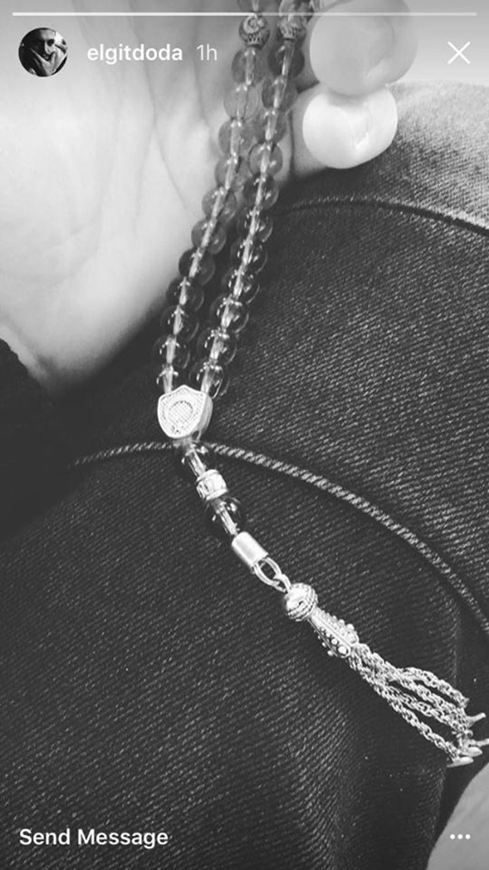 Kantautori Elgit Doda duke numëruar