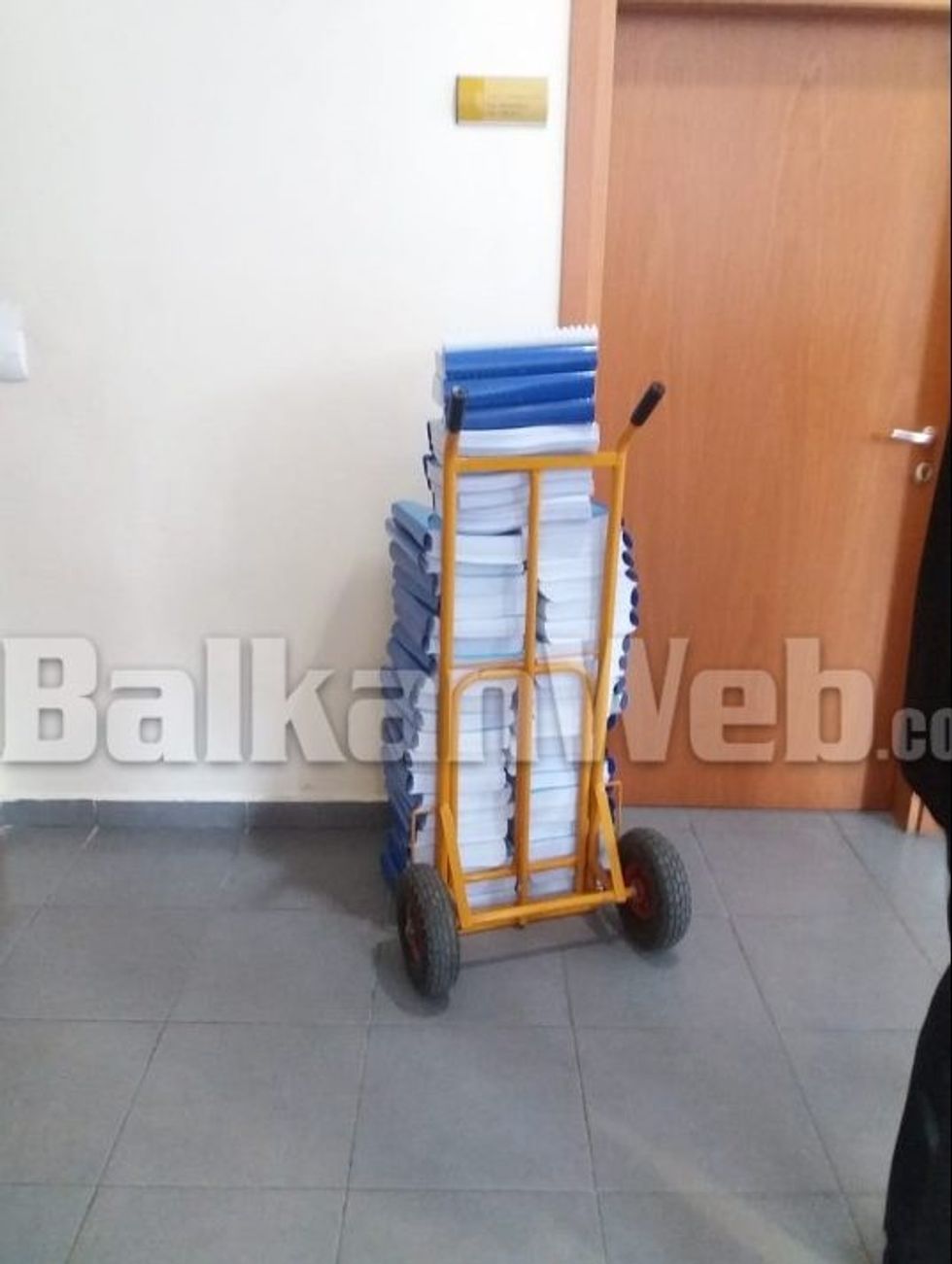 karroca me dosjen e tahirit