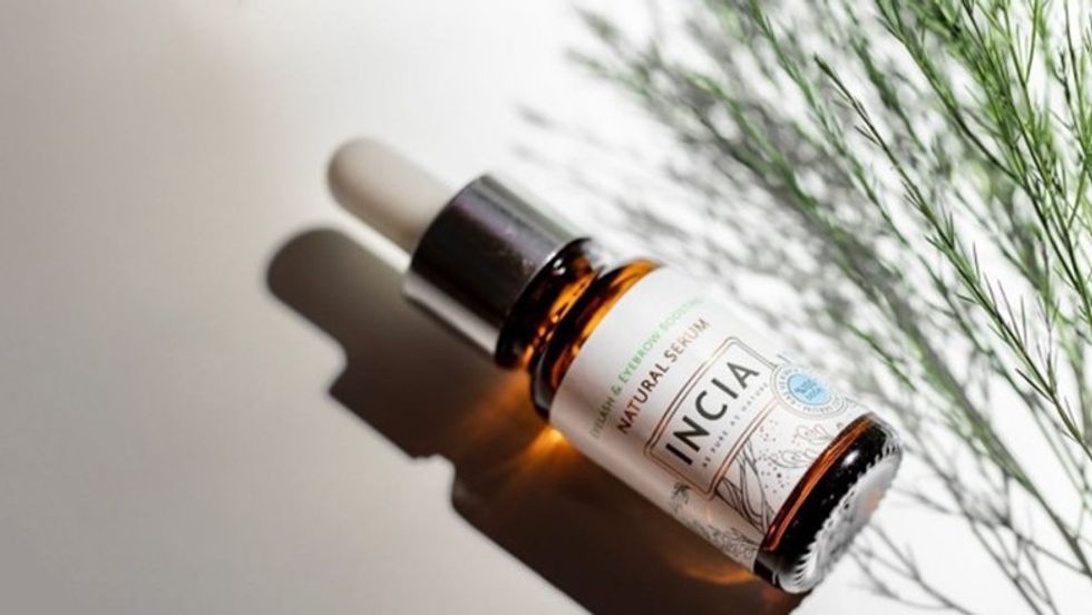 kas kirpik guclendirici dogal serum