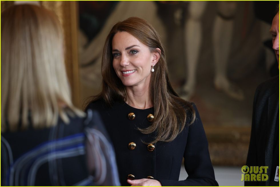 kate middleton prince william meet staffers 16