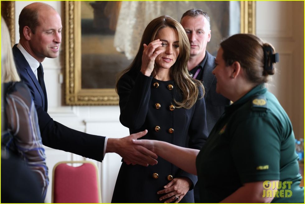 kate middleton prince william meet staffers 17