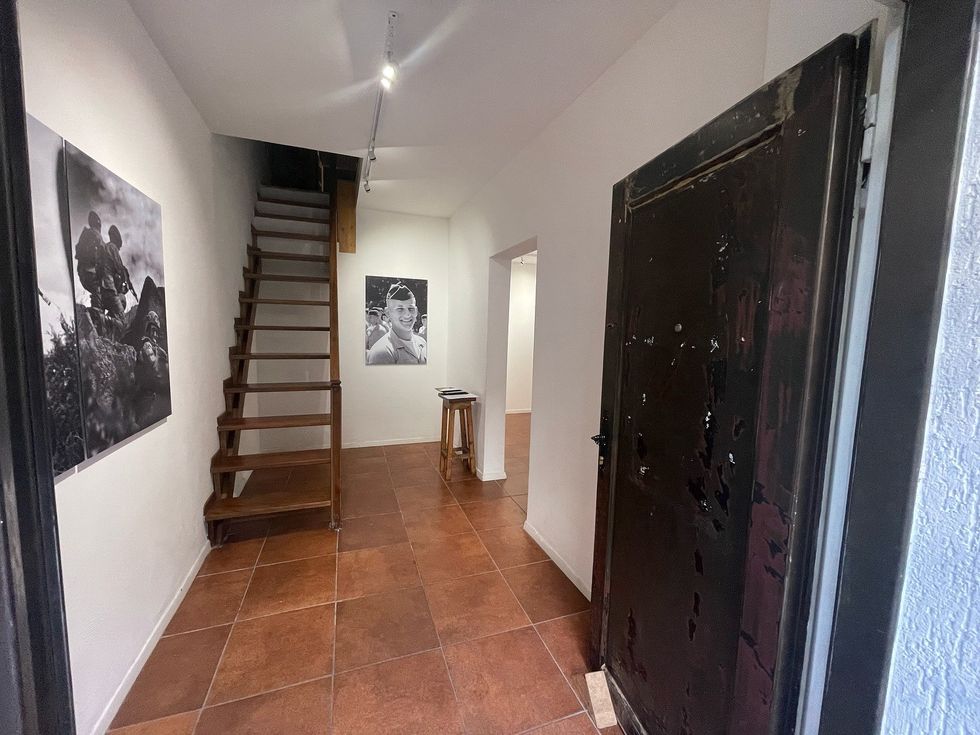 Keep Calm and Smile Korab Basha galeria oda