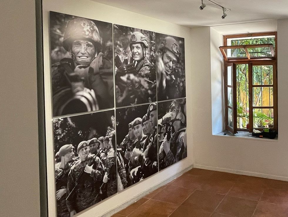 Keep Calm and Smile Korab Basha Gleria Oda shkora