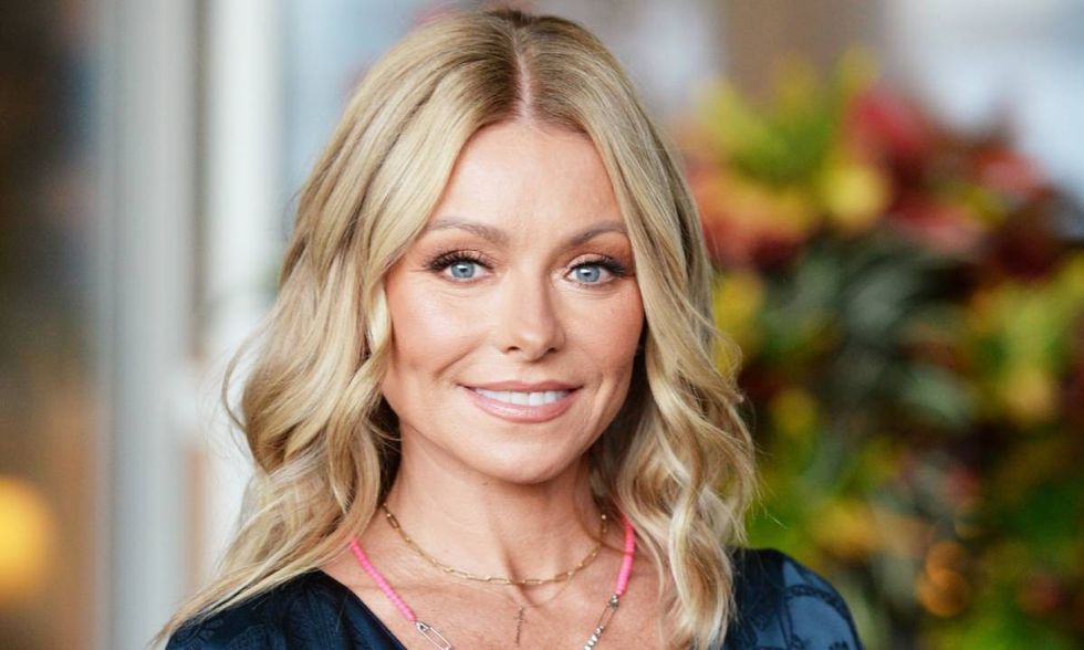 kelly ripa rare photo mum inside home t