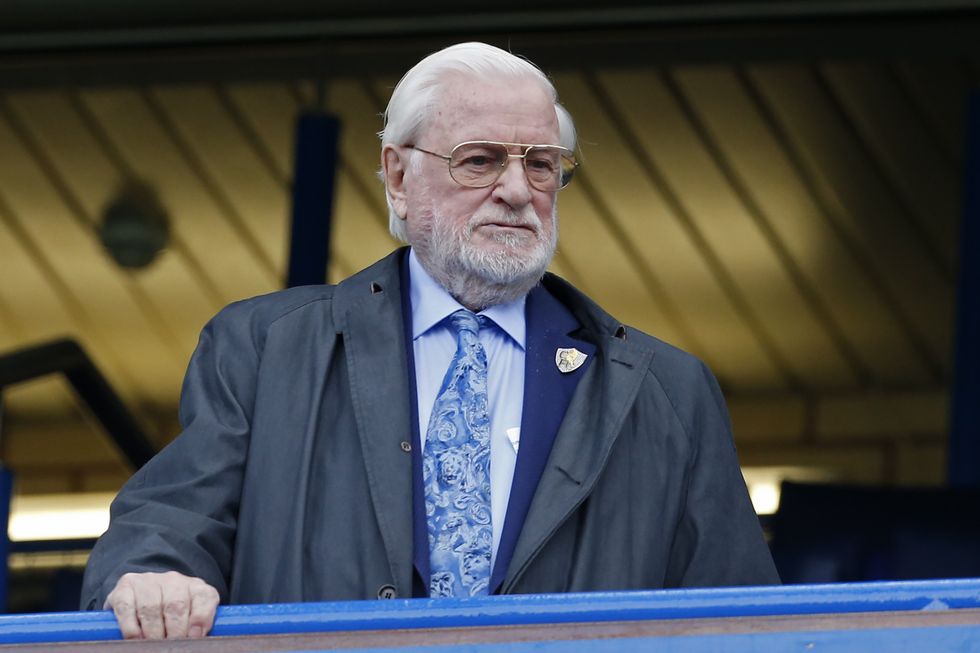 Ken Bates ia shiti Chelsean Abramovich në vitin 2003