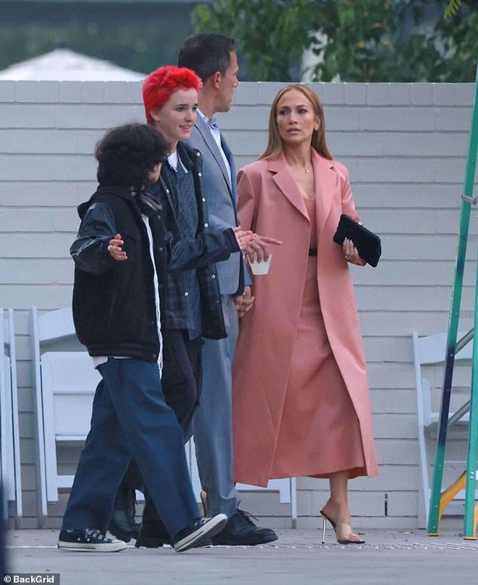 Këngëtarja e “The Waiting For Tonight” kishte veshur edhe taka perspex