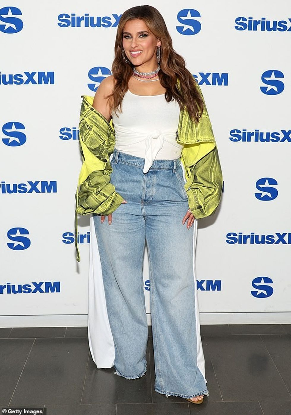 Këngëtarja Maneater ngarkoi imazhin tek 1.3 milionë ndjekësit e saj në përgatitje për albumin që do të publikohet më 20 shtator.