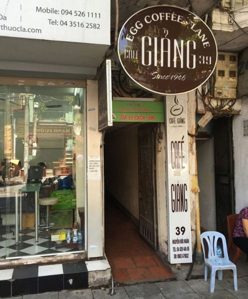 Kërkesa për kafen bizare me vezë dhe djathë foto 2