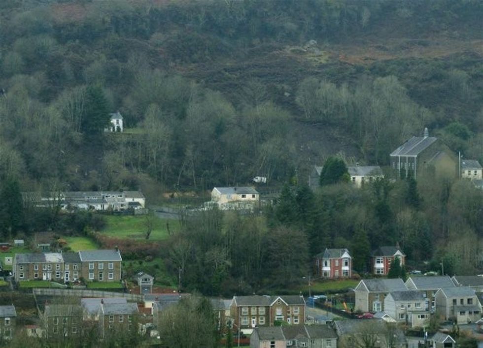 Kërkohet evakuimi i fshatin shkaku i rrëshqitjes së dheut disa banore refuzojne shkaku i qenve foto 2