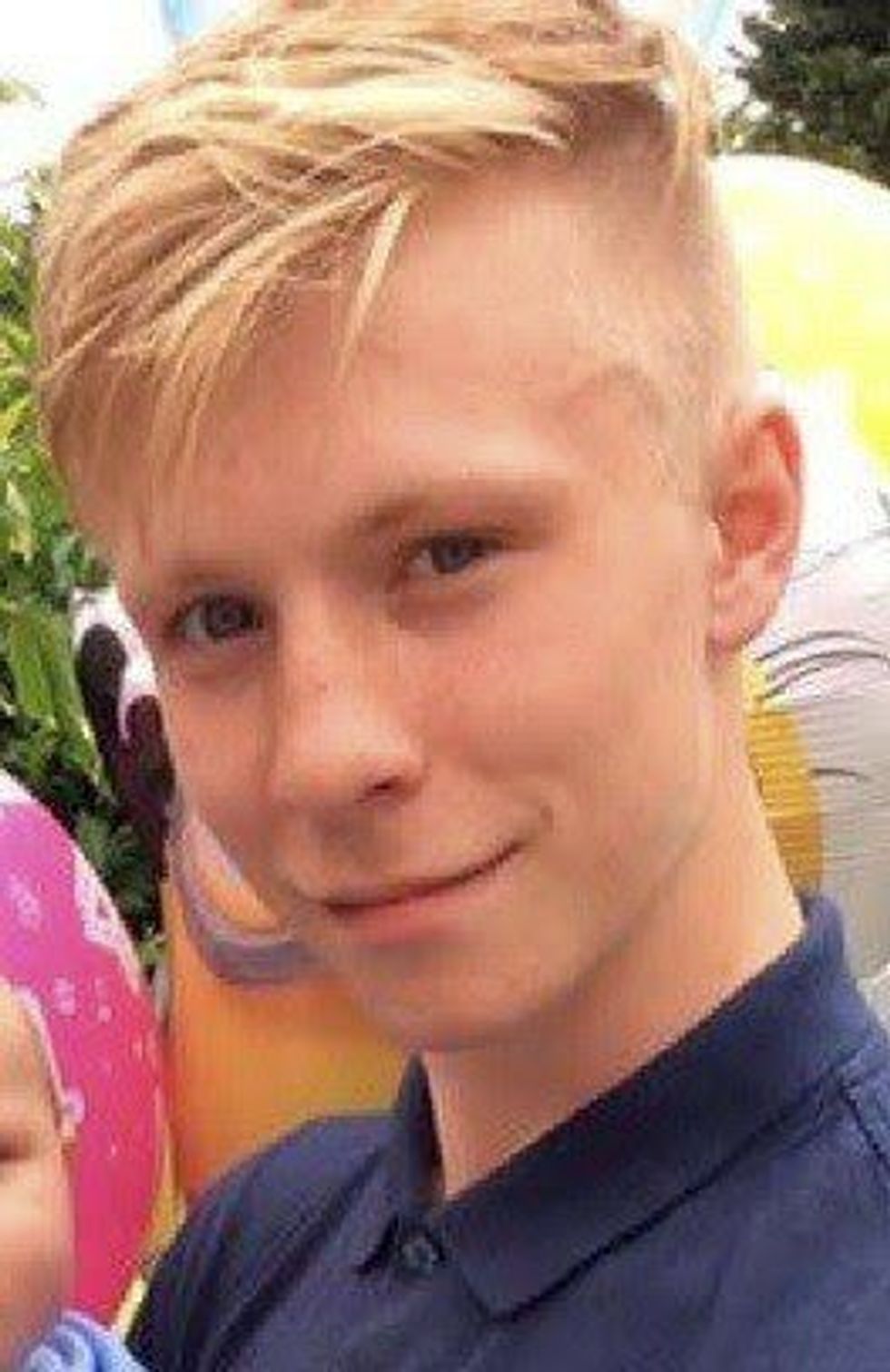 Kërkon punë pa pagesë për të birin adoleshent vetem qe te mos rri kot ne shtepi foto 2