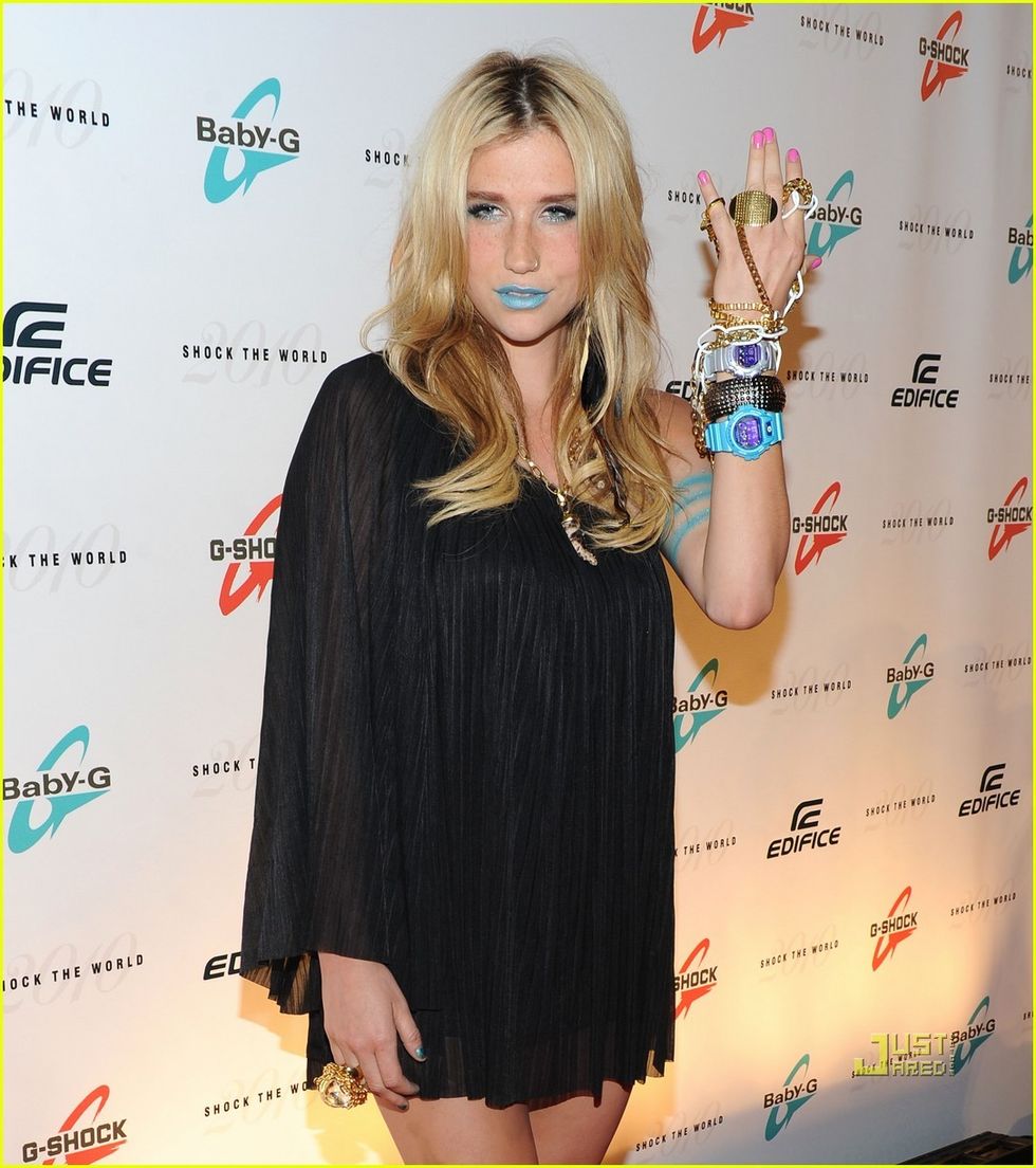 kesha blue lipstick 10
