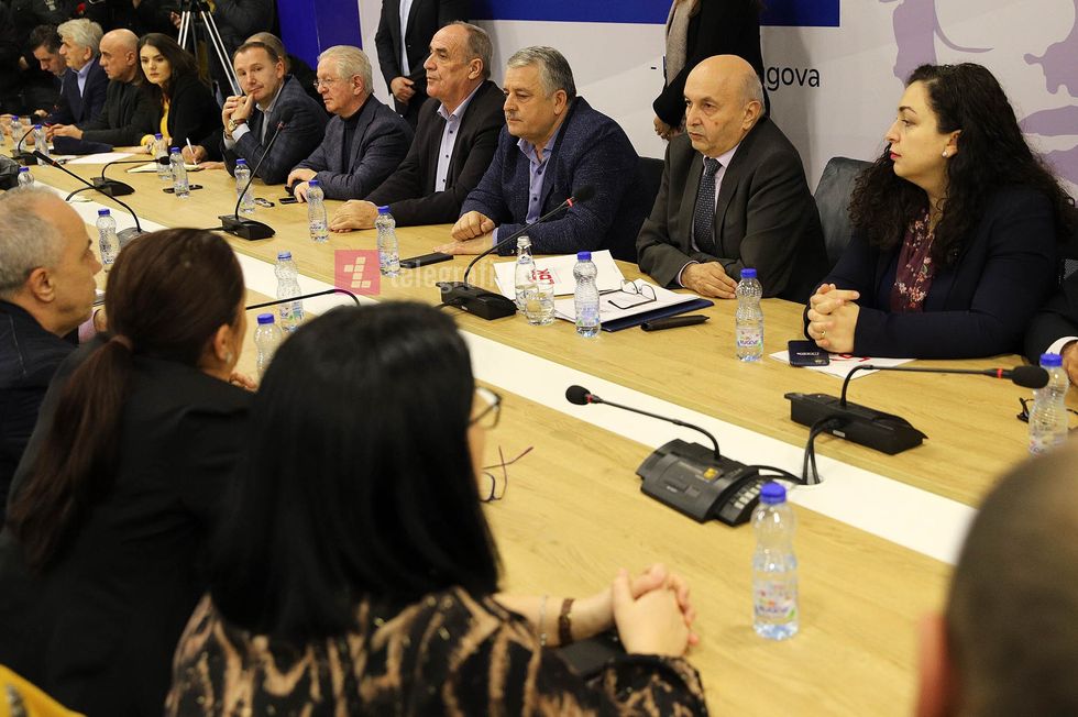 Keshilli i pergjithshem i LDK se votimi per marrveshje LVV dhe LDK foto Ridvan Slivova 17