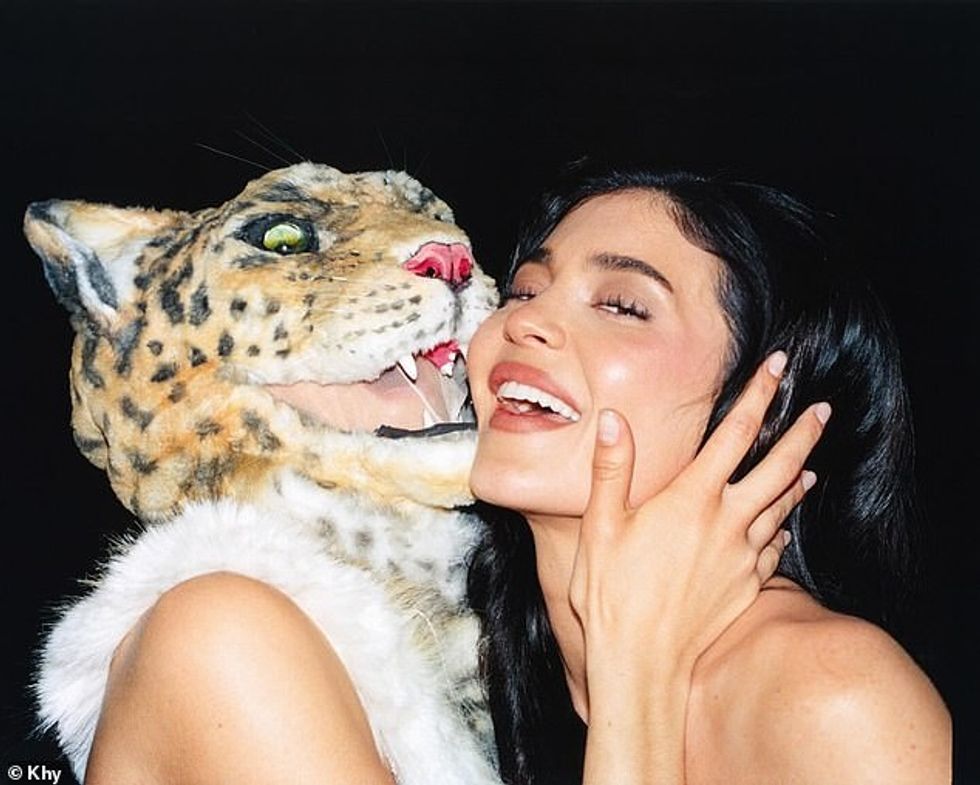 Këtu Hamlin mbante një kokë jaguar ndërsa ajo mbante Jenner