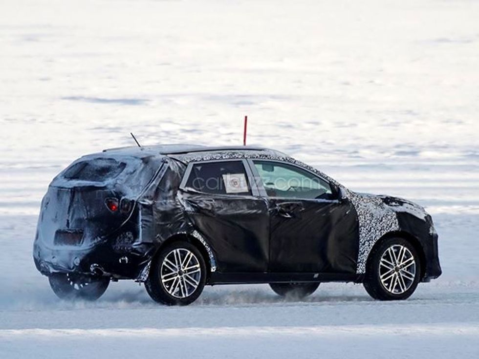 Kia e re testohet në sipërfaqen e ngrirë të liqenit foto 5
