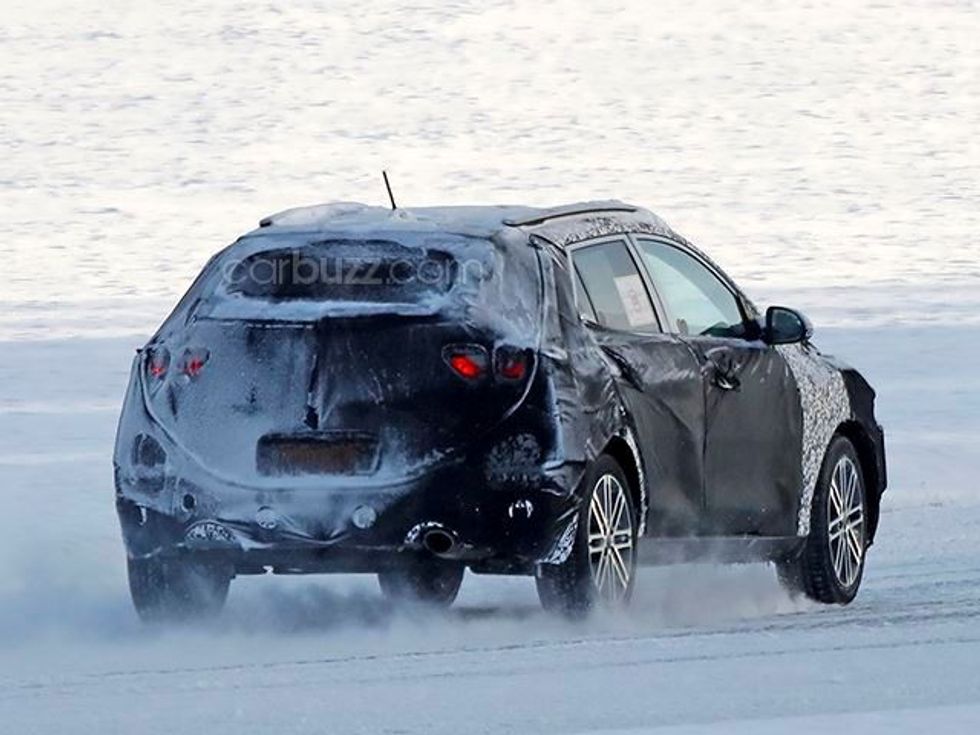 Kia e re testohet në sipërfaqen e ngrirë të liqenit foto 6