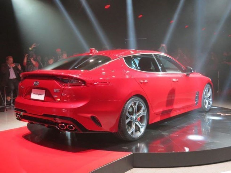 Kia sfidon Tesla Model 3 me modelin Stinger EV foto 4