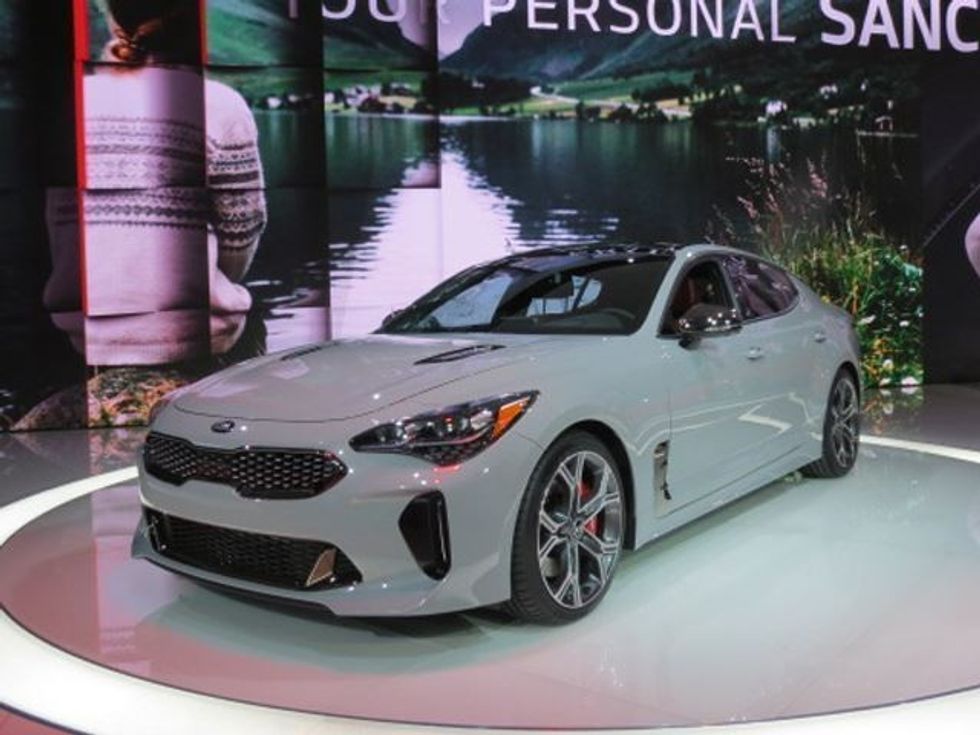 Kia sfidon Tesla Model 3 me modelin Stinger EV foto 7