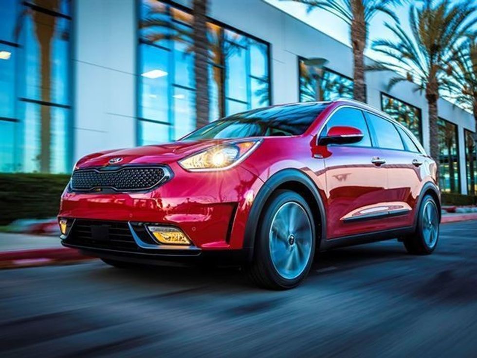 Kia sfidon Toyota Prius me hibridin Niro foto 2