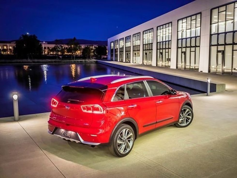 Kia sfidon Toyota Prius me hibridin Niro foto 3