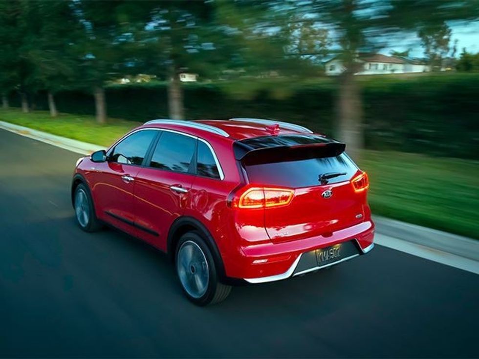 Kia sfidon Toyota Prius me hibridin Niro foto 4