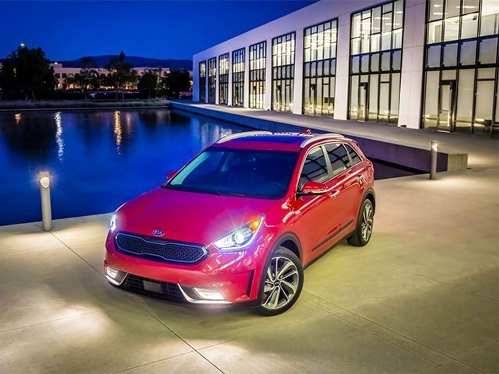 Kia sfidon Toyota Prius me hibridin Niro foto 5