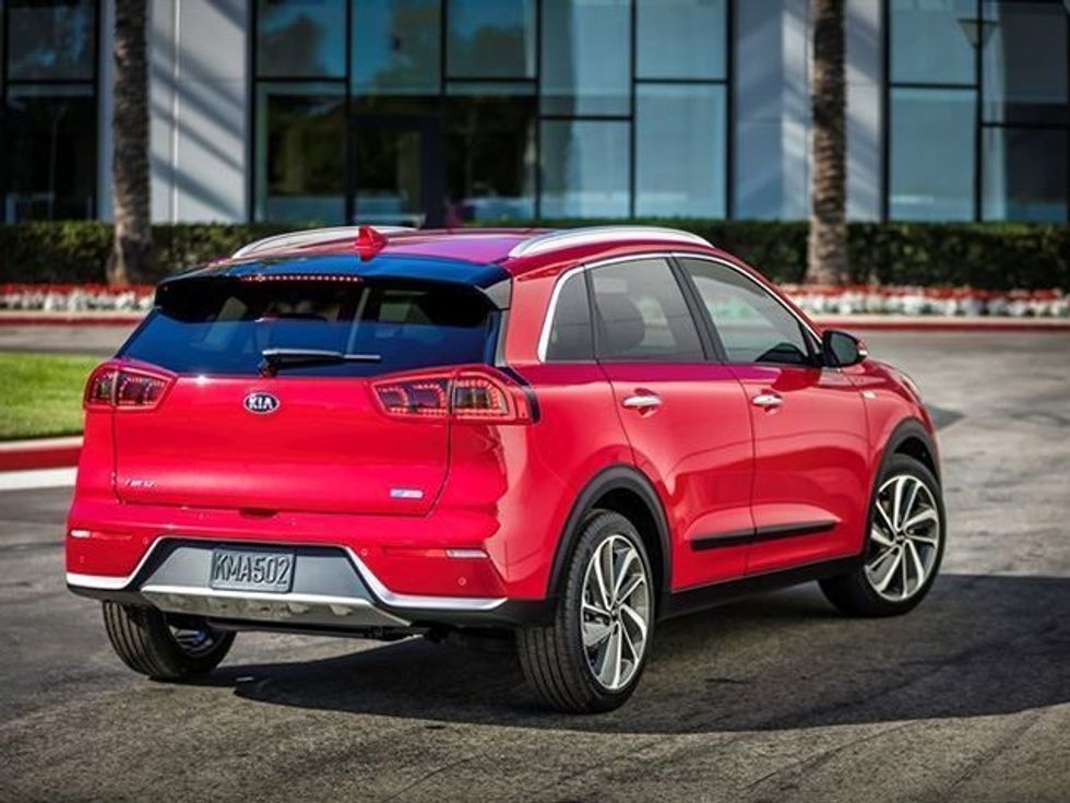 Kia sfidon Toyota Prius me hibridin Niro foto 8