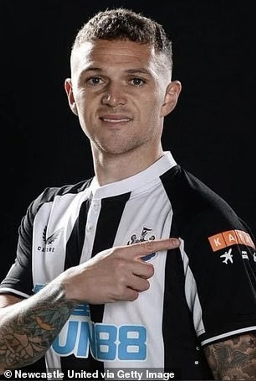 Kieran Trippier u pa duke treguar nga sponsori i mëngëve të klubit, agjencia e udhëtimeve në internet Kayak