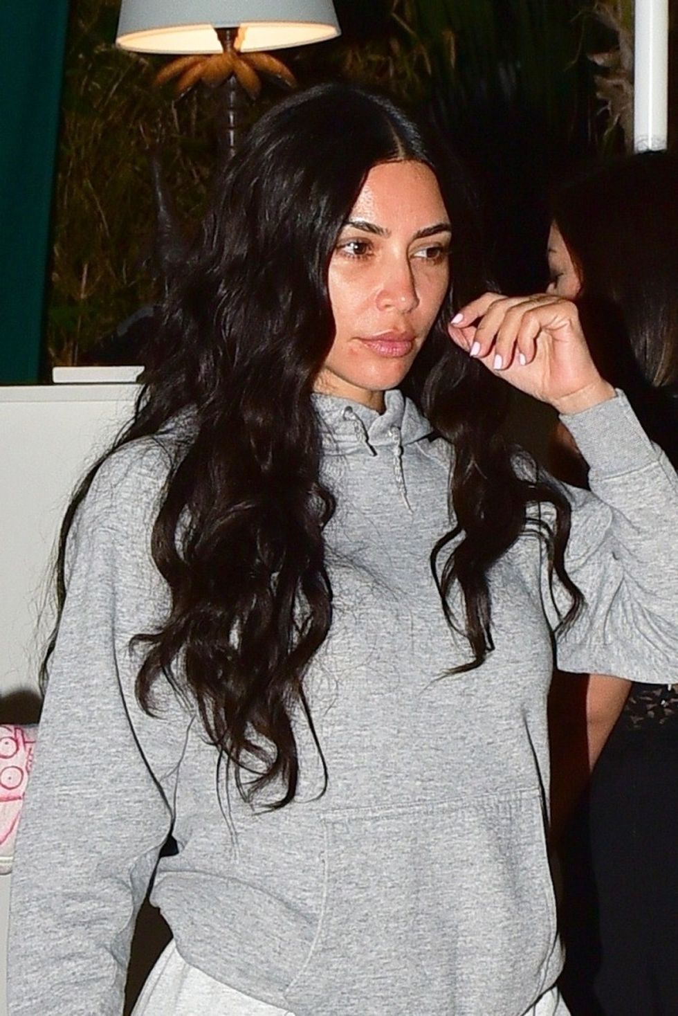 kim k goes makeup free on date with kanye embed 1