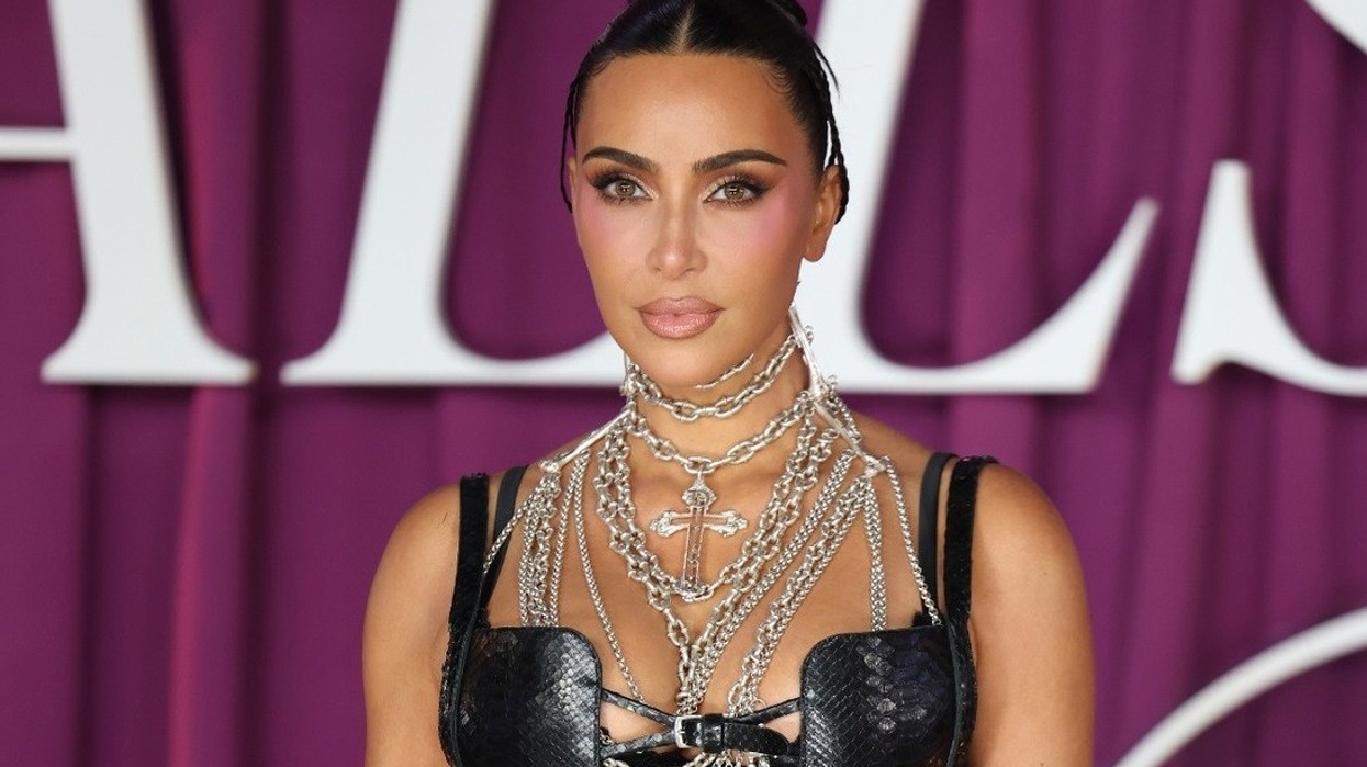 Perandoria pesë miliardë dollarëshe e Kim Kardashian po paditet nga një stiliste re për vjedhjen e emrit të saj