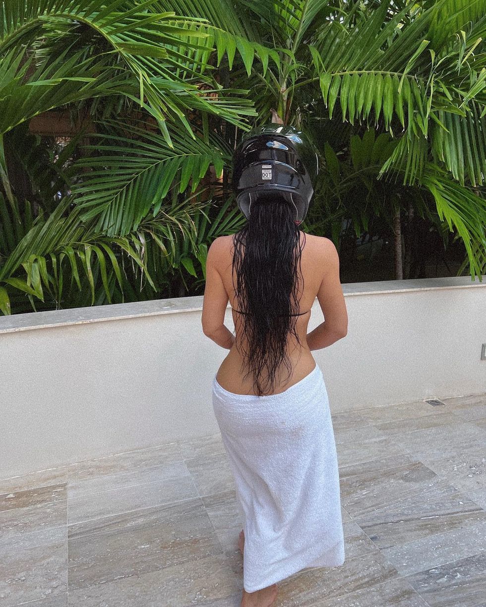 kimkardashian 275129440 3244267609129718 7586174049629791039 n