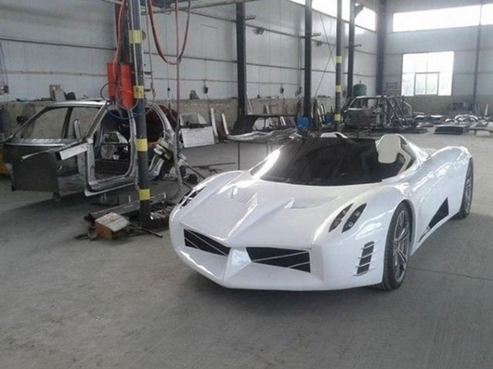 Kinezët prodhojnë imitimin e Pagani Huayra që ka vetëm katër kuajfuqi foto 2