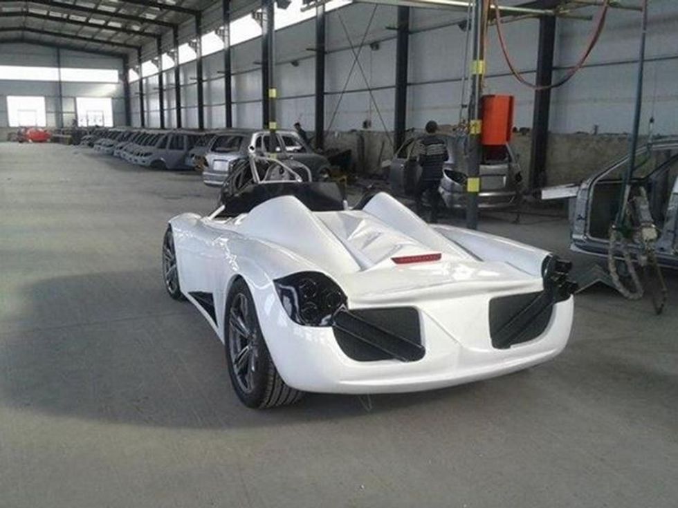 Kinezët prodhojnë imitimin e Pagani Huayra që ka vetëm katër kuajfuqi foto 4