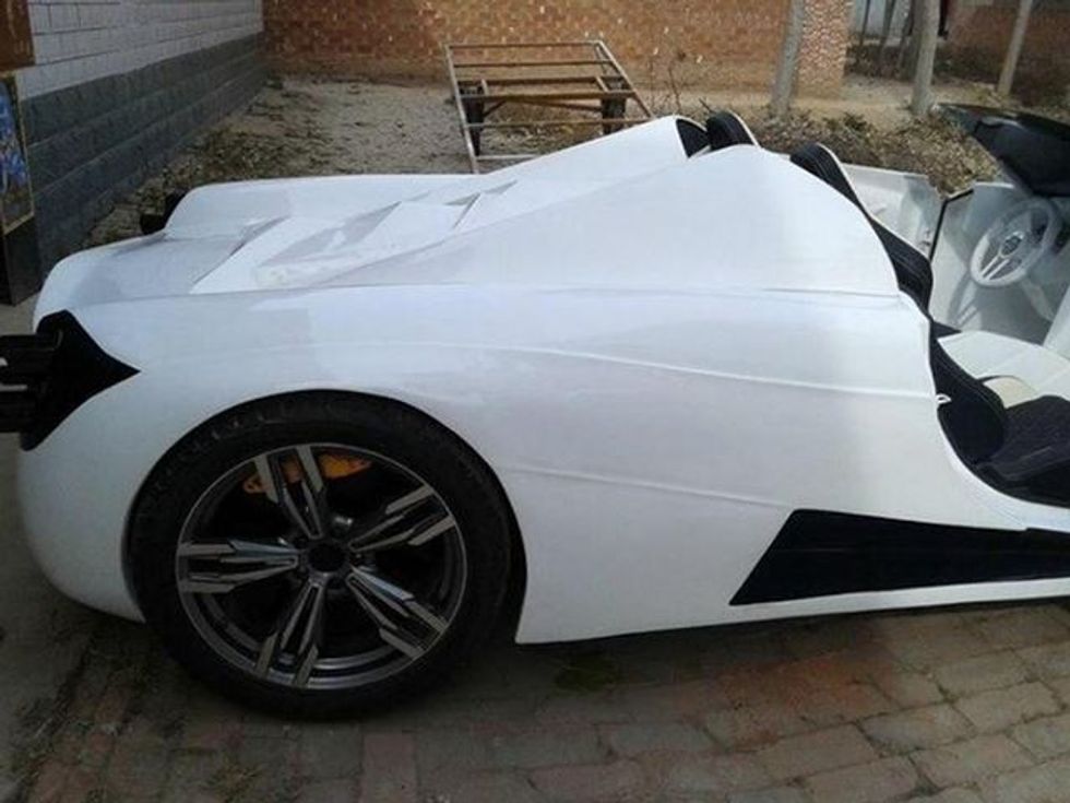 Kinezët prodhojnë imitimin e Pagani Huayra që ka vetëm katër kuajfuqi foto 6