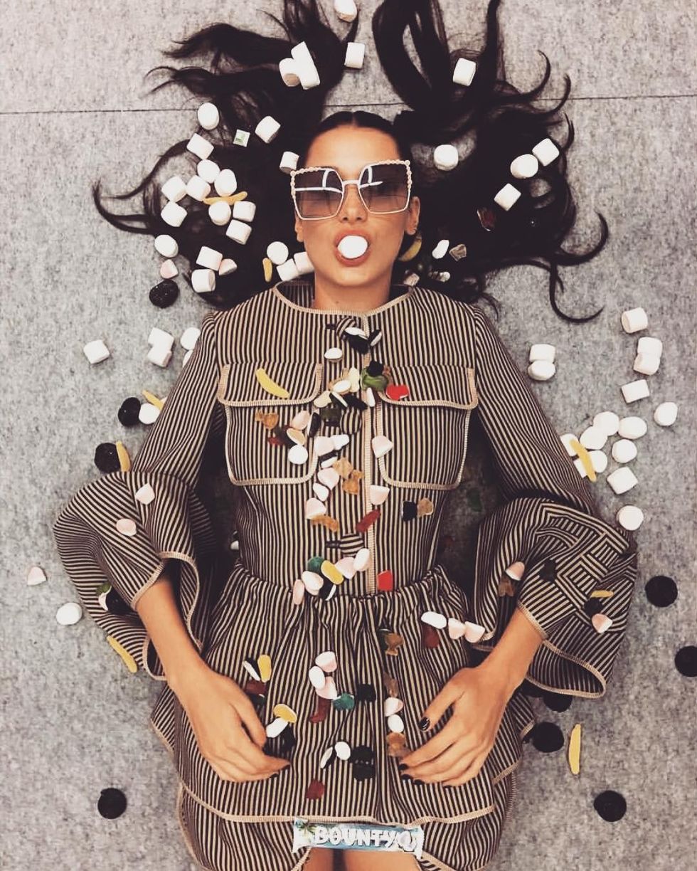 Kjo ishte poza e Bella Hadid për Fendi.