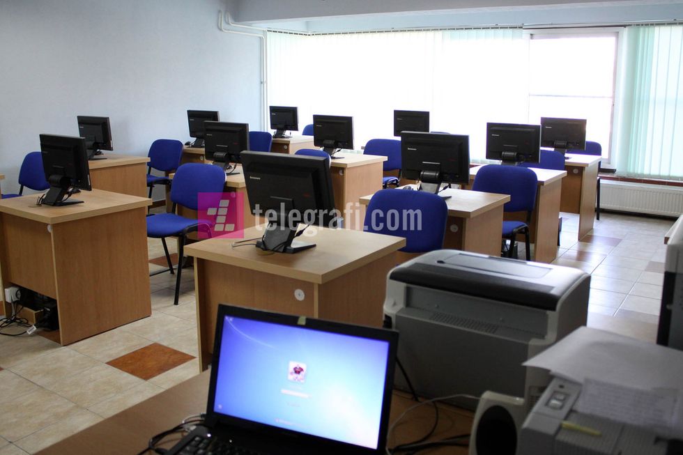 klasa e informatikes e burgut te Lypjani foto ridvan slivova