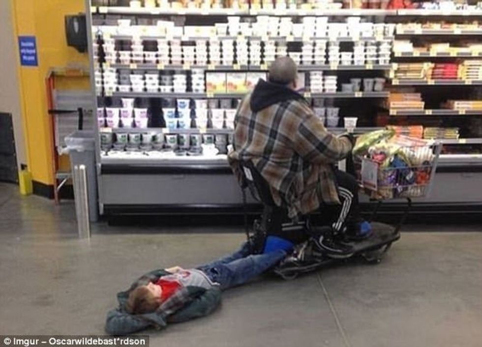 Klientët më të çuditshëm që u panë në super markete foto 3