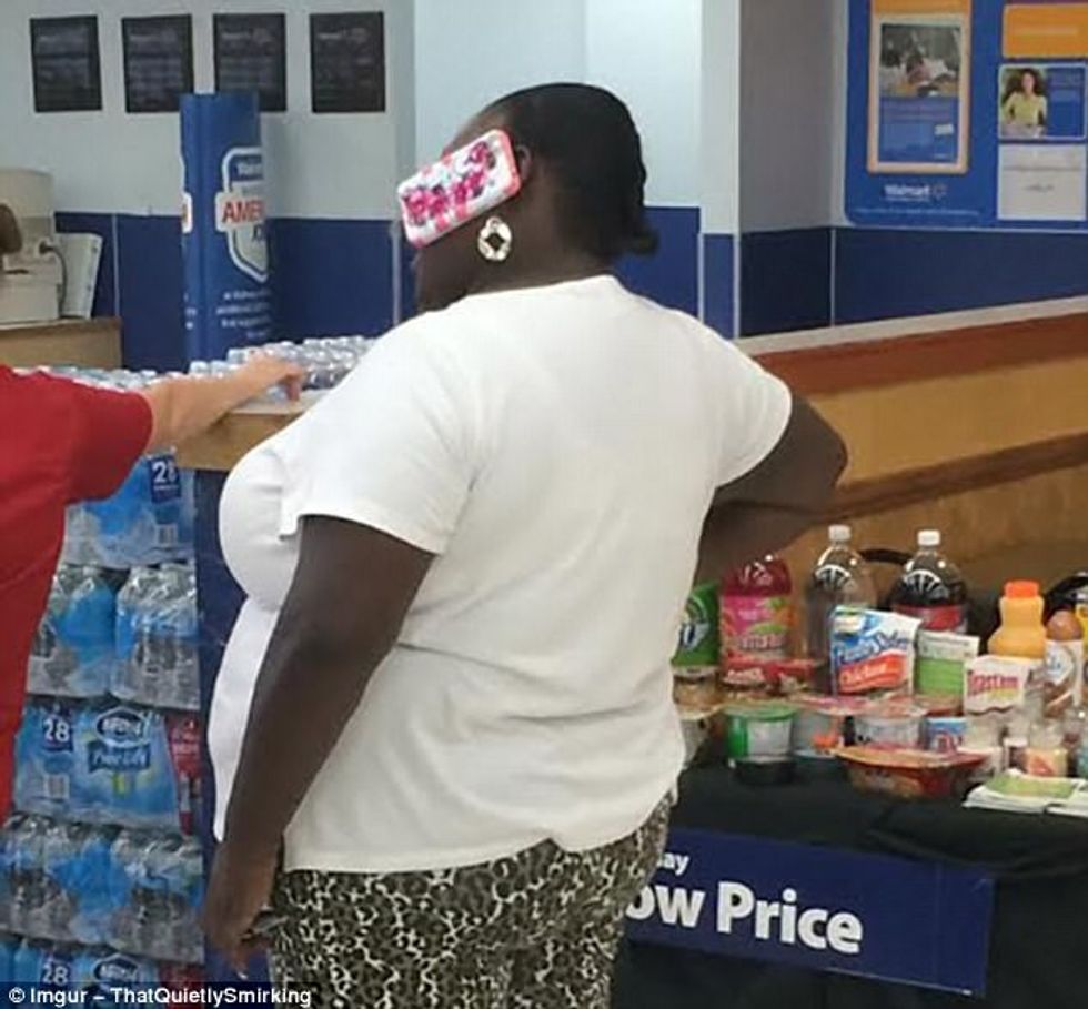 Klientët më të çuditshëm që u panë në super markete foto 7