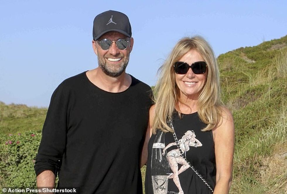 Klopp zbuloi se gruaja e tij, Ulla (djathtas), bleu bileta për dyshen për të ndjekur shfaqjen muajin e ardhshëm