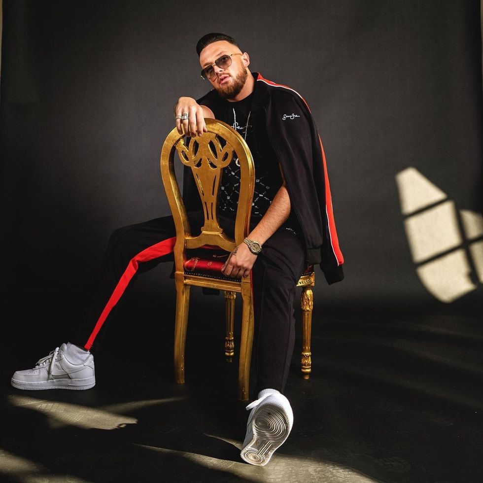 kmn azet 196993606 840760566842773 4547795101742220395 n