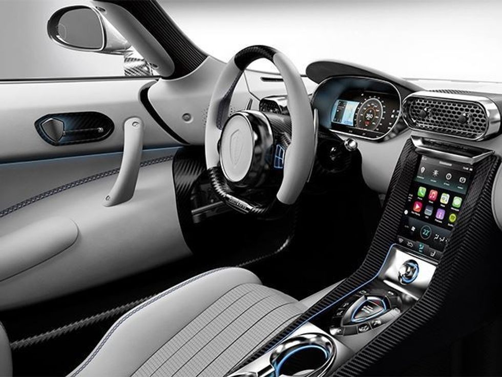 Koenigsegg nderon këngëtarin Prince më këtë makinë rozë foto 4