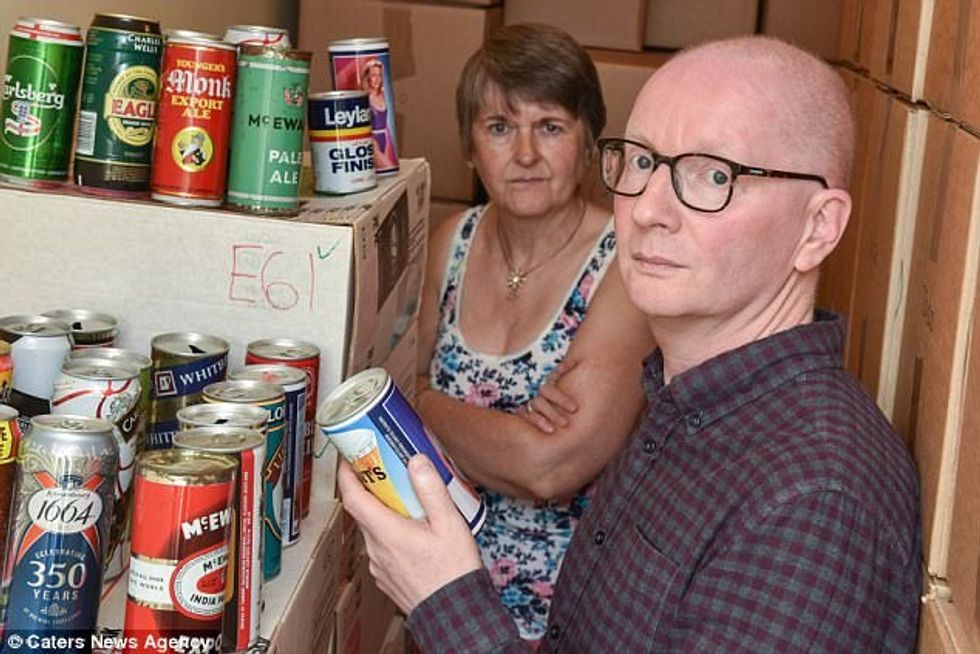 Koleksionin e kanaçeve të birrës që e mblodhi për 42 vjet gruaja po e detyron ta ve ne shitje foto 2