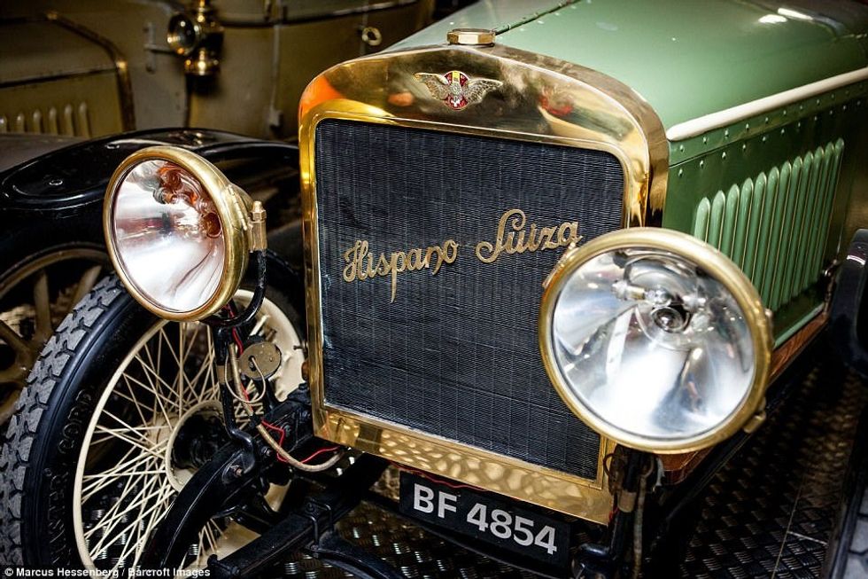 Koleksionit prej 350 makinave klasike ia shton edhe disa qe kapin vleren e tete milione eurove foto 3