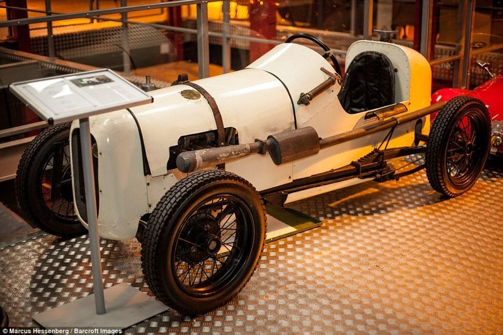 Koleksionit prej 350 makinave klasike ia shton edhe disa qe kapin vleren e tete milione eurove foto 5