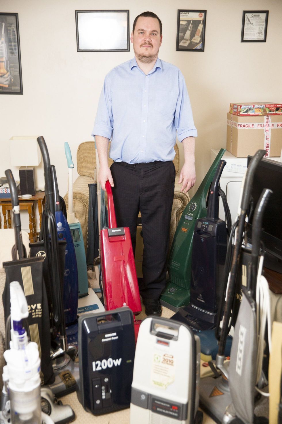 Koleksionuesi i fshesave të vjetra që punojnë me rrymë foto 2