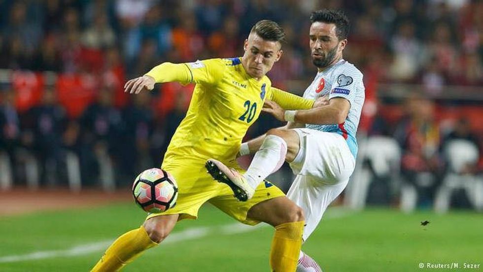 Kololli në një duel me një futbollist turk