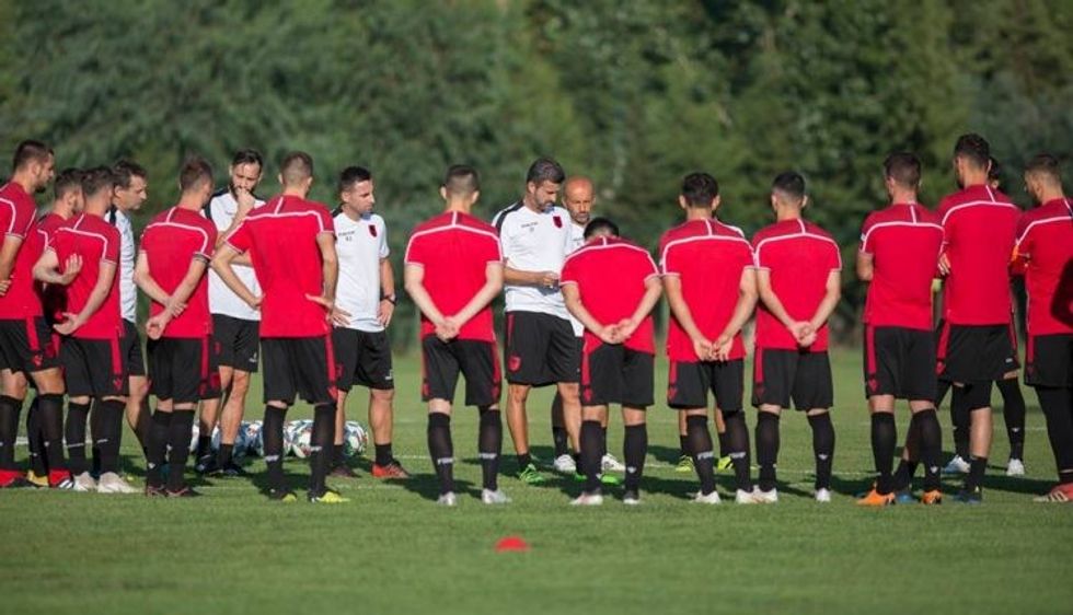 kombetarja panuci dhe lojtaret mbledhje