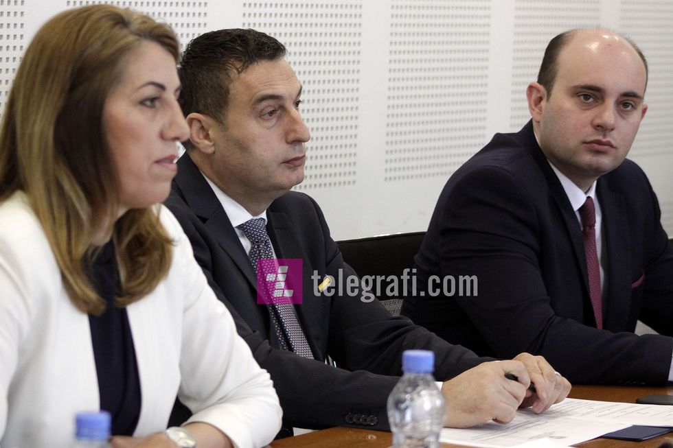 komisioni per Arsim takohet me perfaqesues te MAShT it SBAShK ut dhe Keshillin e Prinderve foto Ridvan Slivova 12