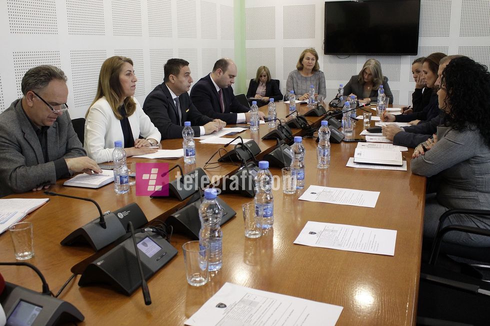 komisioni per Arsim takohet me perfaqesues te MAShT it SBAShK ut dhe Keshillin e Prinderve foto Ridvan Slivova 9